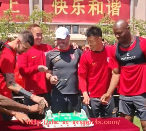 杏彩体育-法甲球队青训球员加盟大联盟：新星崛起与外部发展