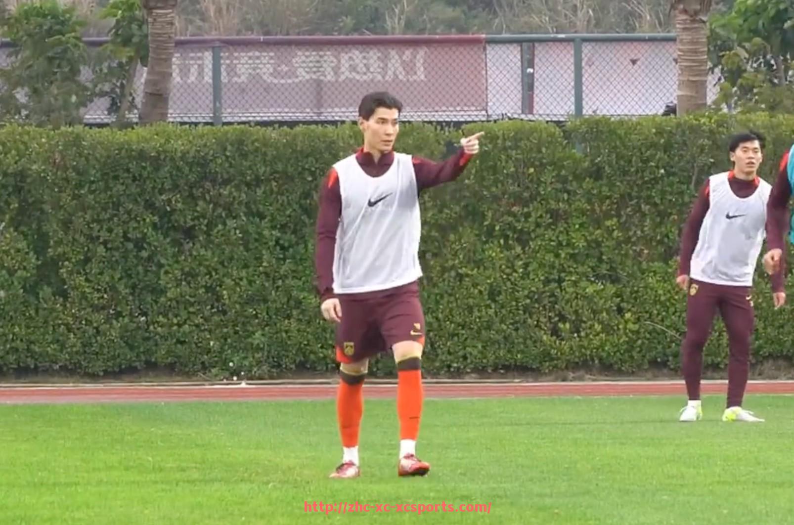 杏彩体育-法甲球队青训球员加盟大联盟：新星崛起与外部发展